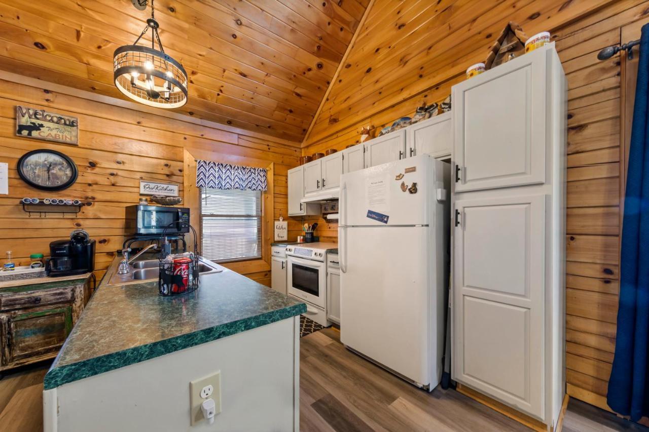 Serenity, A Rustic Log Cabin Retreat Sevierville Eksteriør bilde